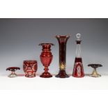 Bohemen, divers rood kritallen en geslepen glaswerk, 19e eeuw,