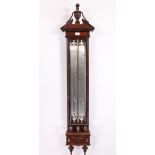 Mahoniehouten bakbarometer, ges. P. Wast & Zoon, Amsterdam, Louis XVI, ca. 1770;