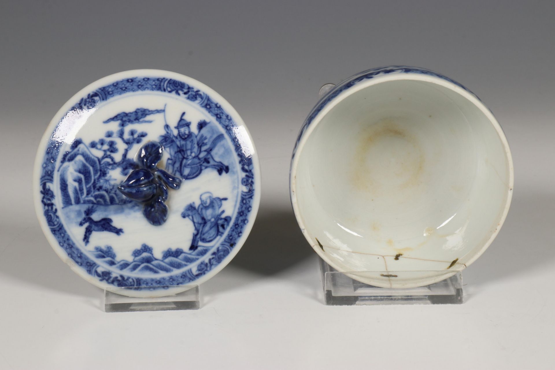 China, een blauw-wit porseleinen serviesgedeelte, laat Qing-dynastie, - Bild 33 aus 44