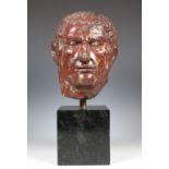 Een rood marmeren buste van een Romeinse Keizer, 20e eeuw;