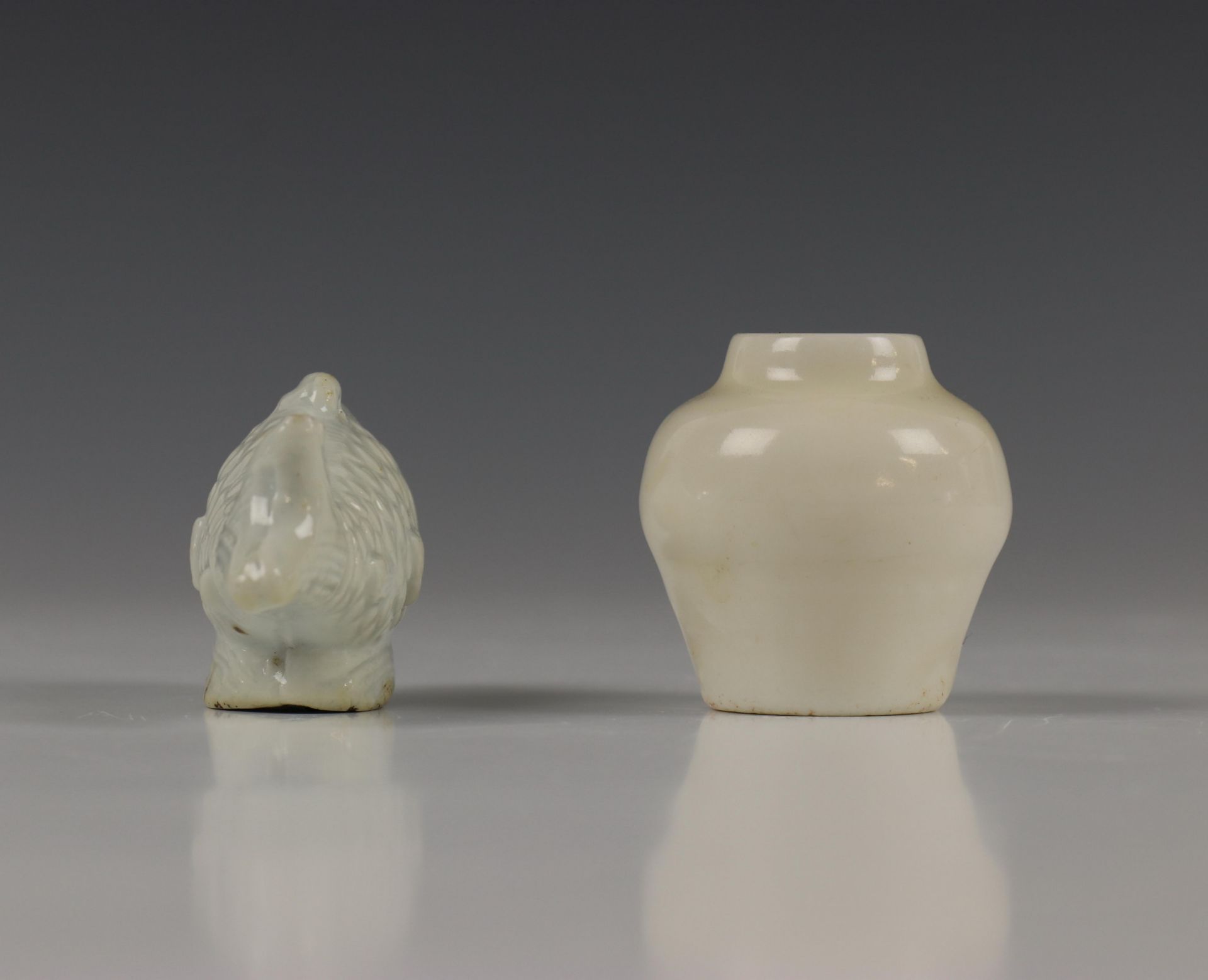 China, blanc de Chine theepoeder-potje, Ming Dynastie en sprinkler, Qing dynastie, - Image 8 of 8