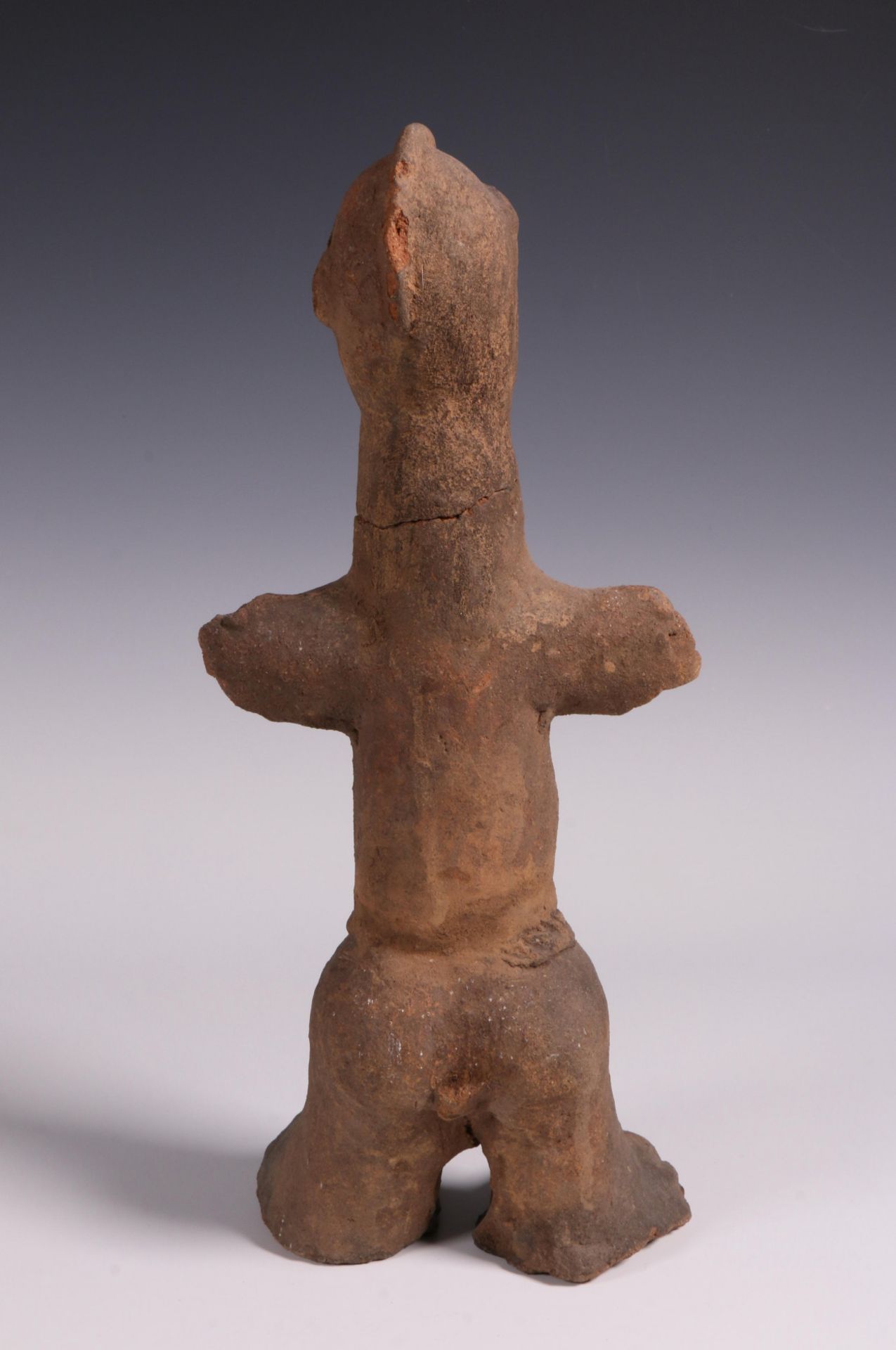 Ghana, Koma, standing terracotta female figure - Image 2 of 2