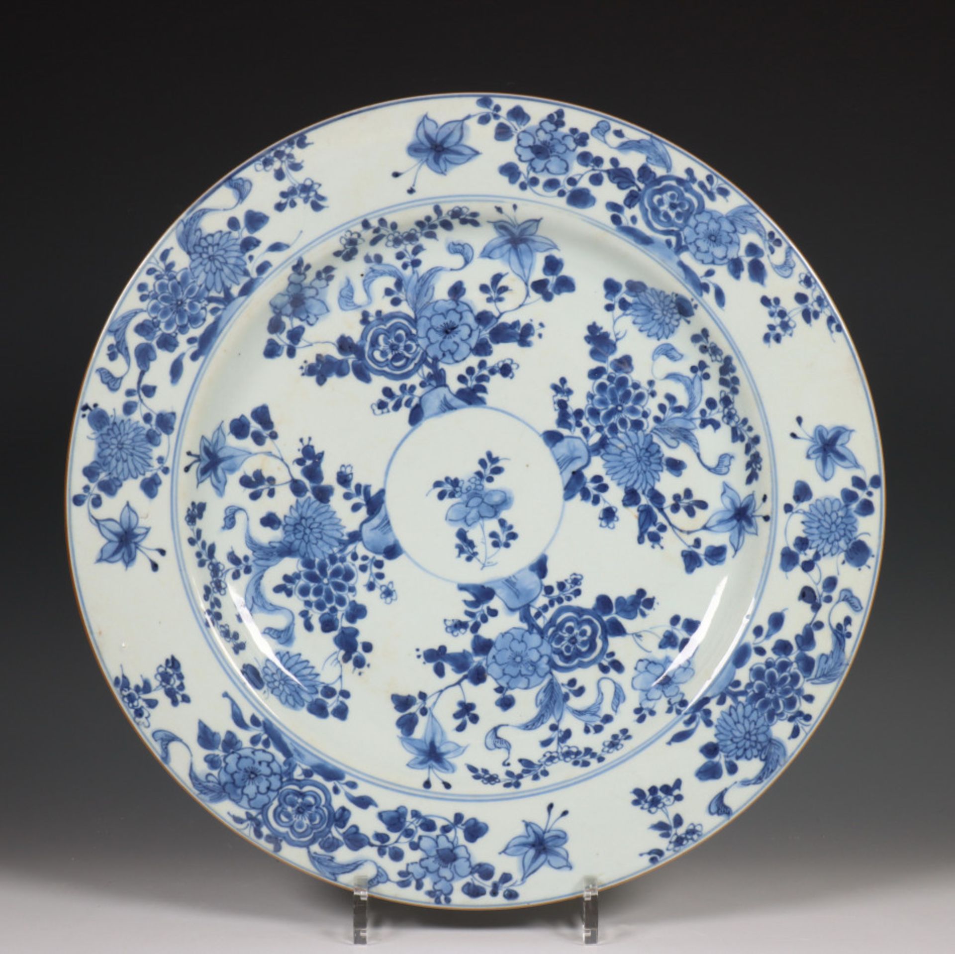 China, paar blauw-wit porseleinen schotels, laat Kangxi, 18e eeuw, - Image 2 of 9