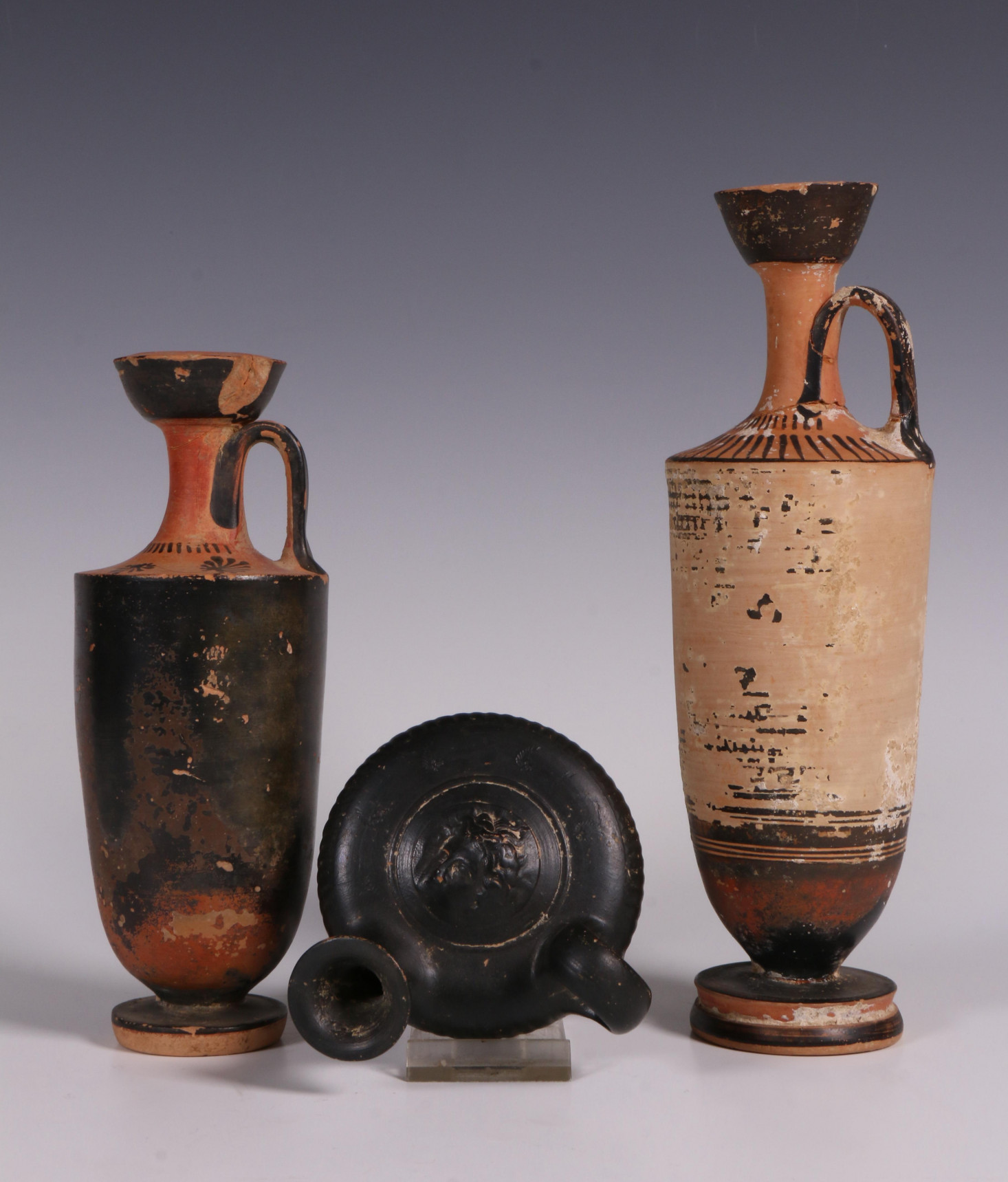 Campania, black ware oillamp and two Greek Attic lekithos vases, ca. 6th-4th century BC.