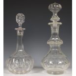 Paar divers geslepen kristallen karaffen, 19e eeuw;