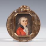 Engelse School, kleine portret miniatuur van een heer met rode jas, 18e eeuw,