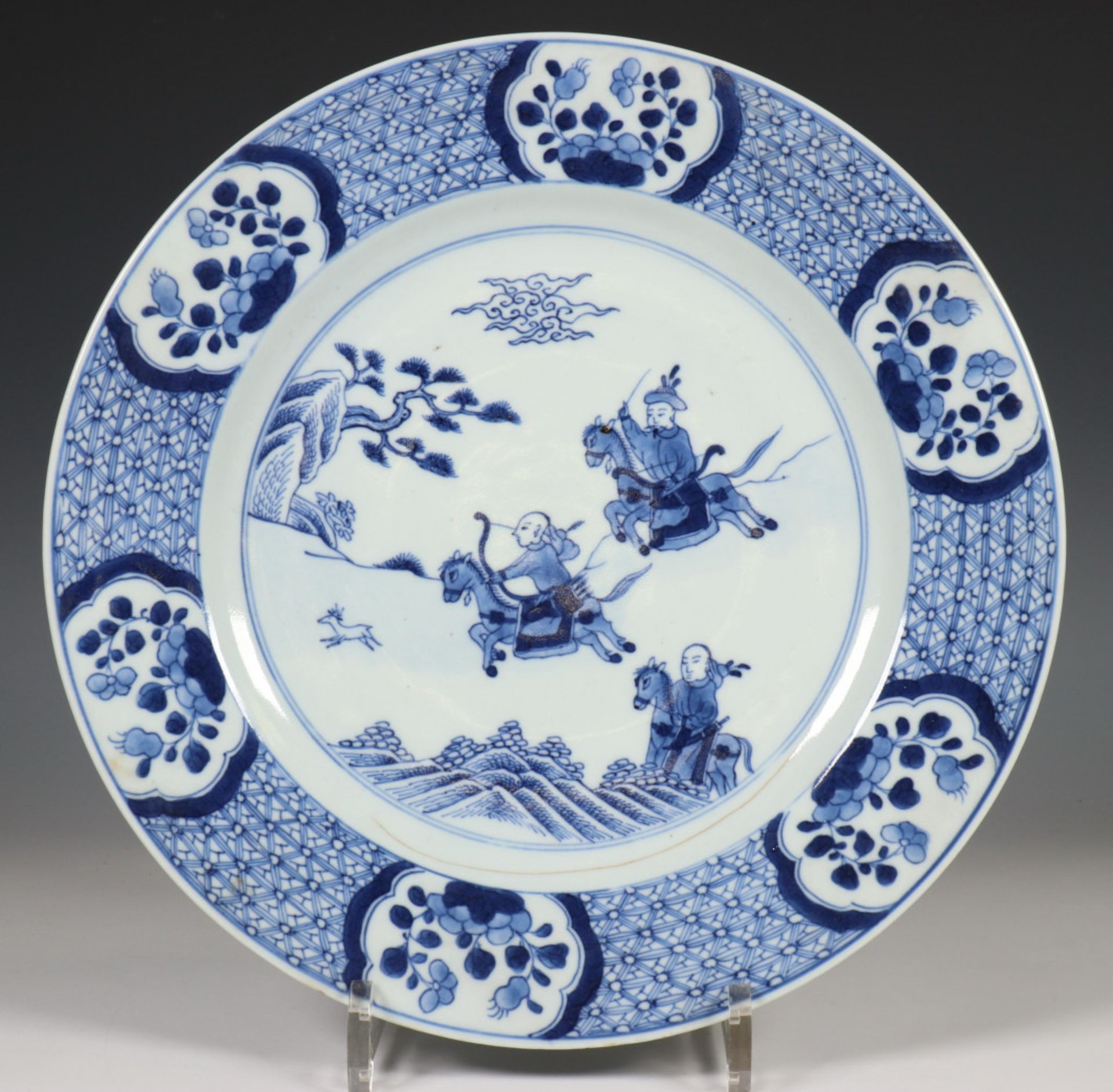 China, een blauw-wit porseleinen serviesgedeelte, laat Qing-dynastie, - Bild 27 aus 44