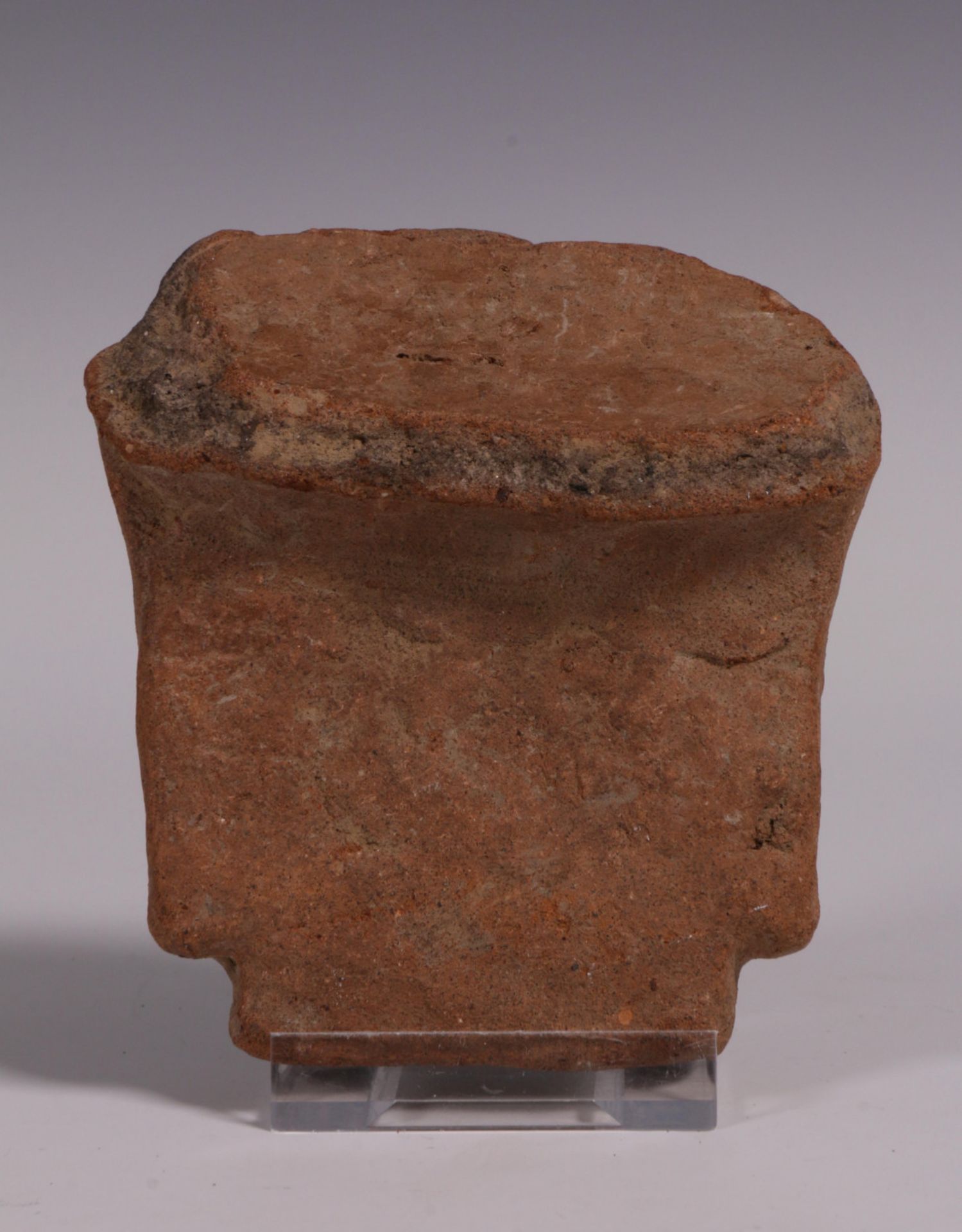 Antique terracotta fragment with relief decoration of a dog and an seated figure, possibly Greek. - Bild 3 aus 6