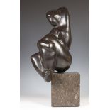 Michèle Deiters, zwart gepatineerd bronzen sculptuur 'Vrouw';