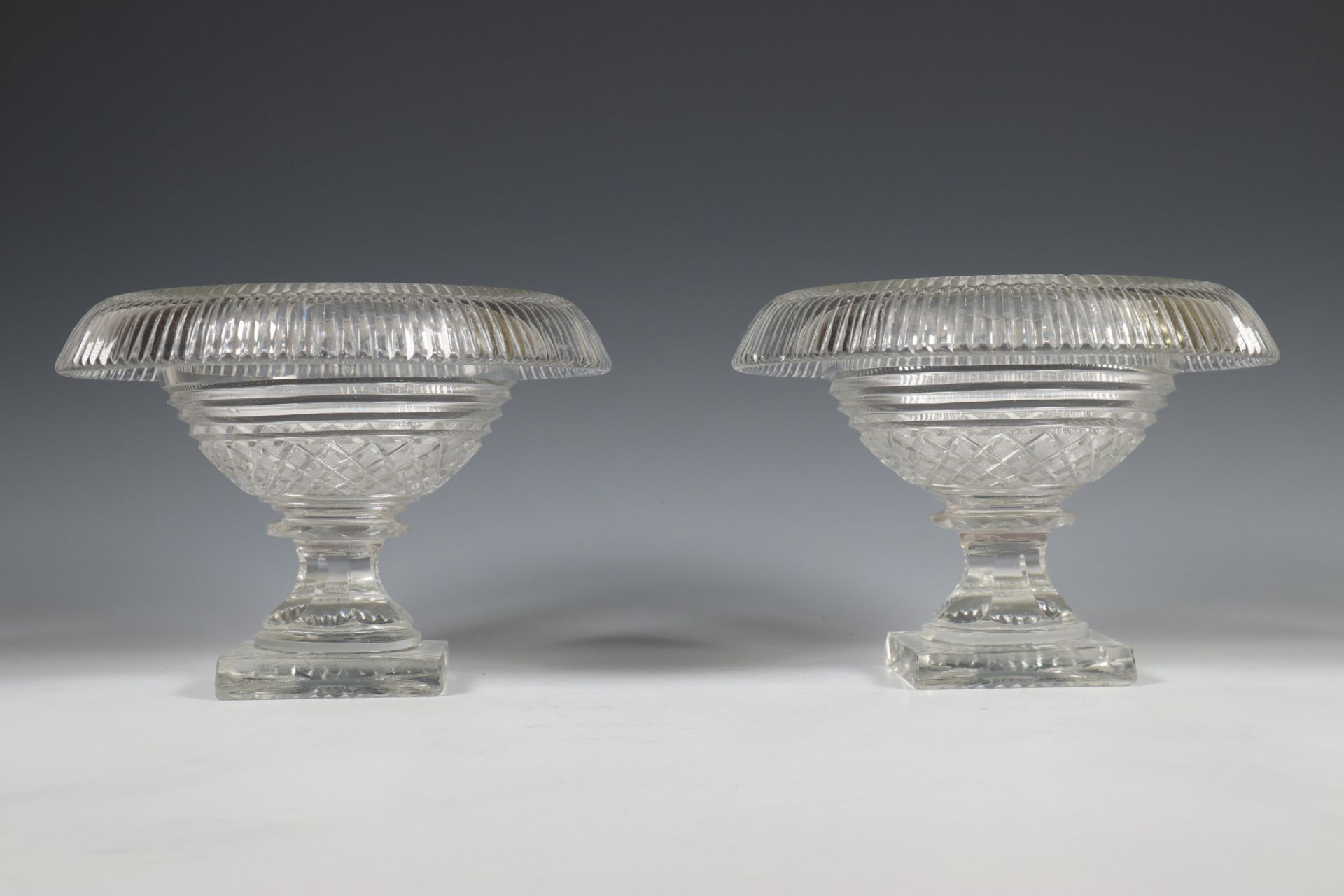 Paar kristallen geslepen coupes, 19e eeuw;