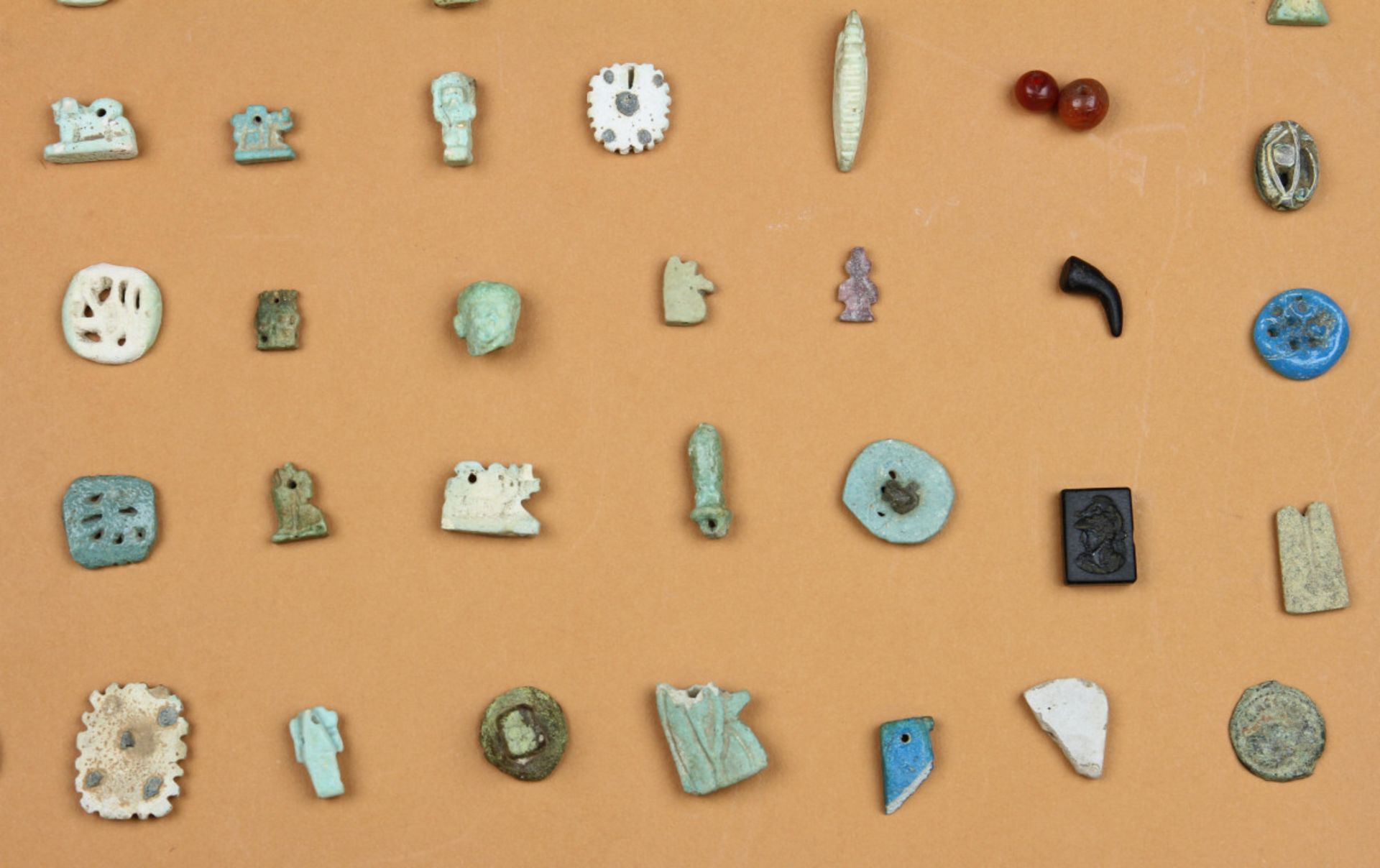 A collection of Egypt faience amulets, Late Period. - Bild 4 aus 5