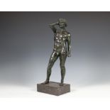 Mark Voorst, groen gepatineerd bronzen sculptuur;