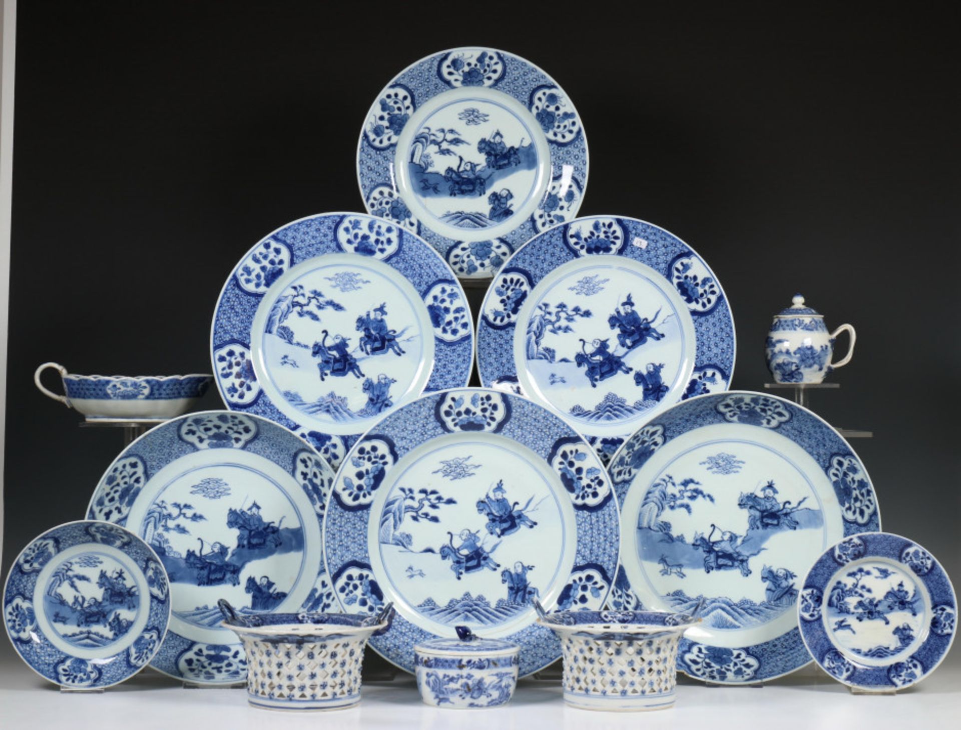 China, een blauw-wit porseleinen serviesgedeelte, laat Qing-dynastie,