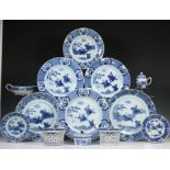 China, een blauw-wit porseleinen serviesgedeelte, laat Qing-dynastie,