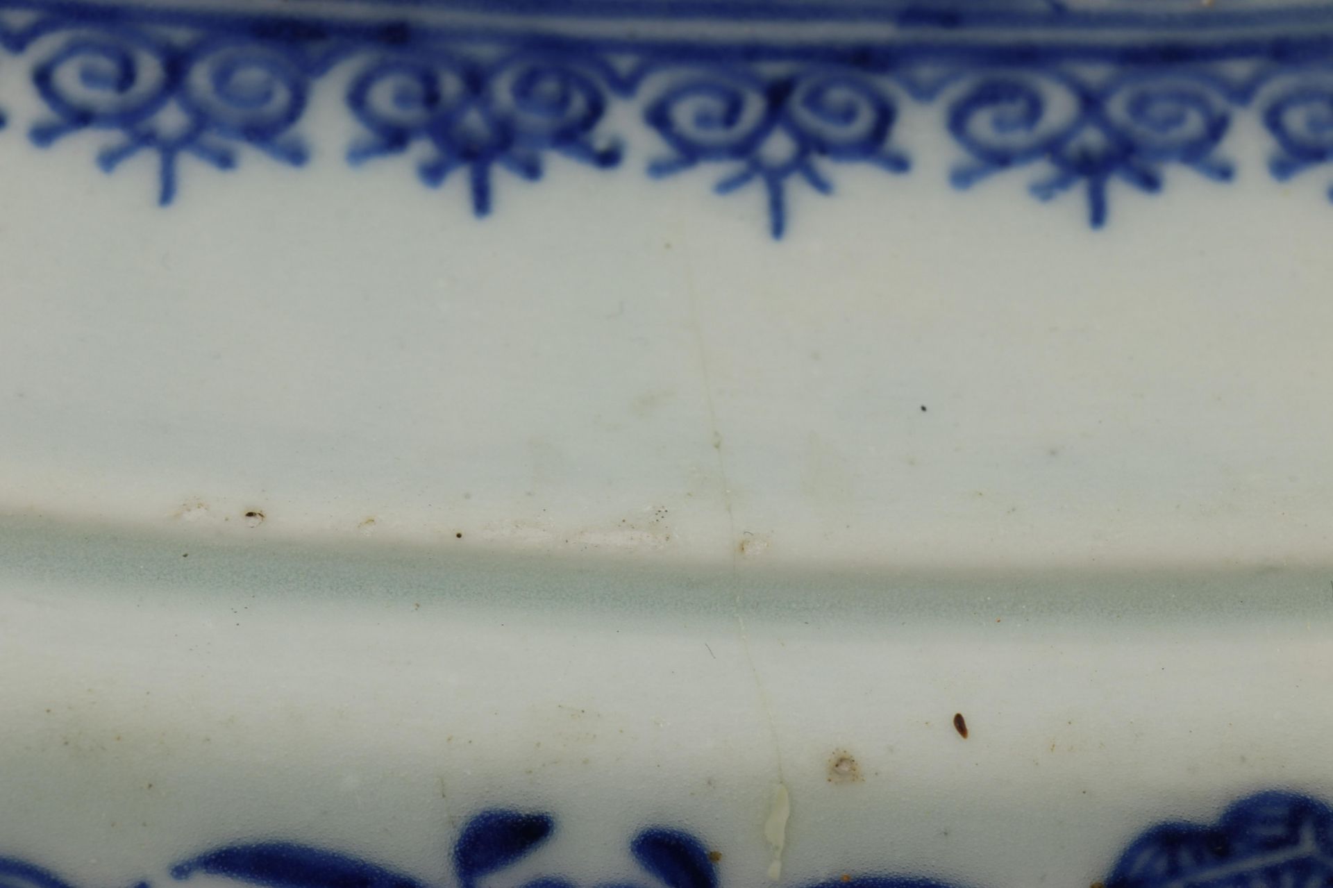 China, blauw-wit porseleinen kom en kantige dienschaal met lekschaal, Qianlong, - Bild 7 aus 23