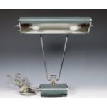 Eileen Gray, grijs metalen en chroom design bureaulamp, Jumo,