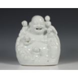 China, een witgeglazuurd porseleinen figuur van Budai, 19e/20e eeuw,