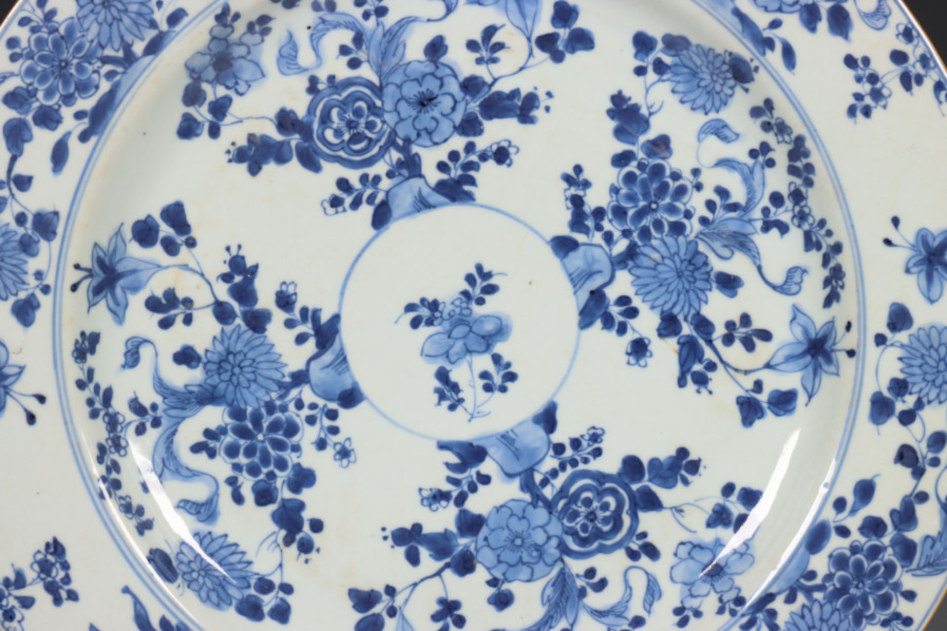 China, paar blauw-wit porseleinen schotels, laat Kangxi, 18e eeuw, - Bild 3 aus 9