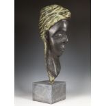 Michèle Deiters, bronzen sculptuur 'vrouw',