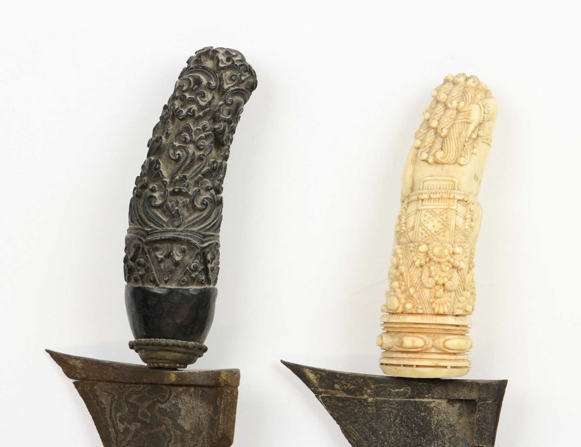 Three Javanse keris, a Madura keris and a straight Balinese keris. - Image 4 of 9