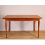 Teakhouten tafel