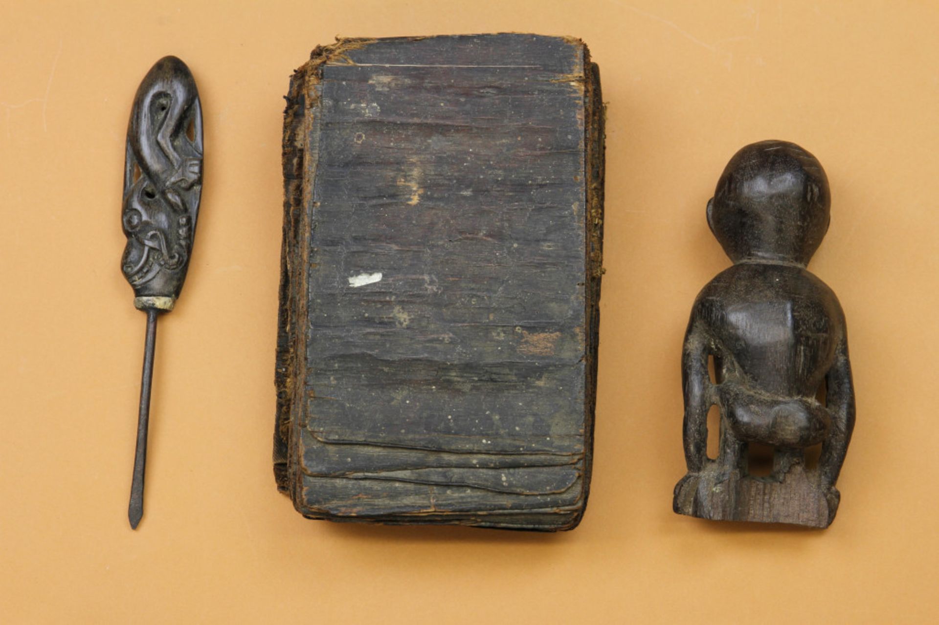 Dayak, braid prong and a carved wooden animal figure and Batak, a shaman book. - Image 4 of 5