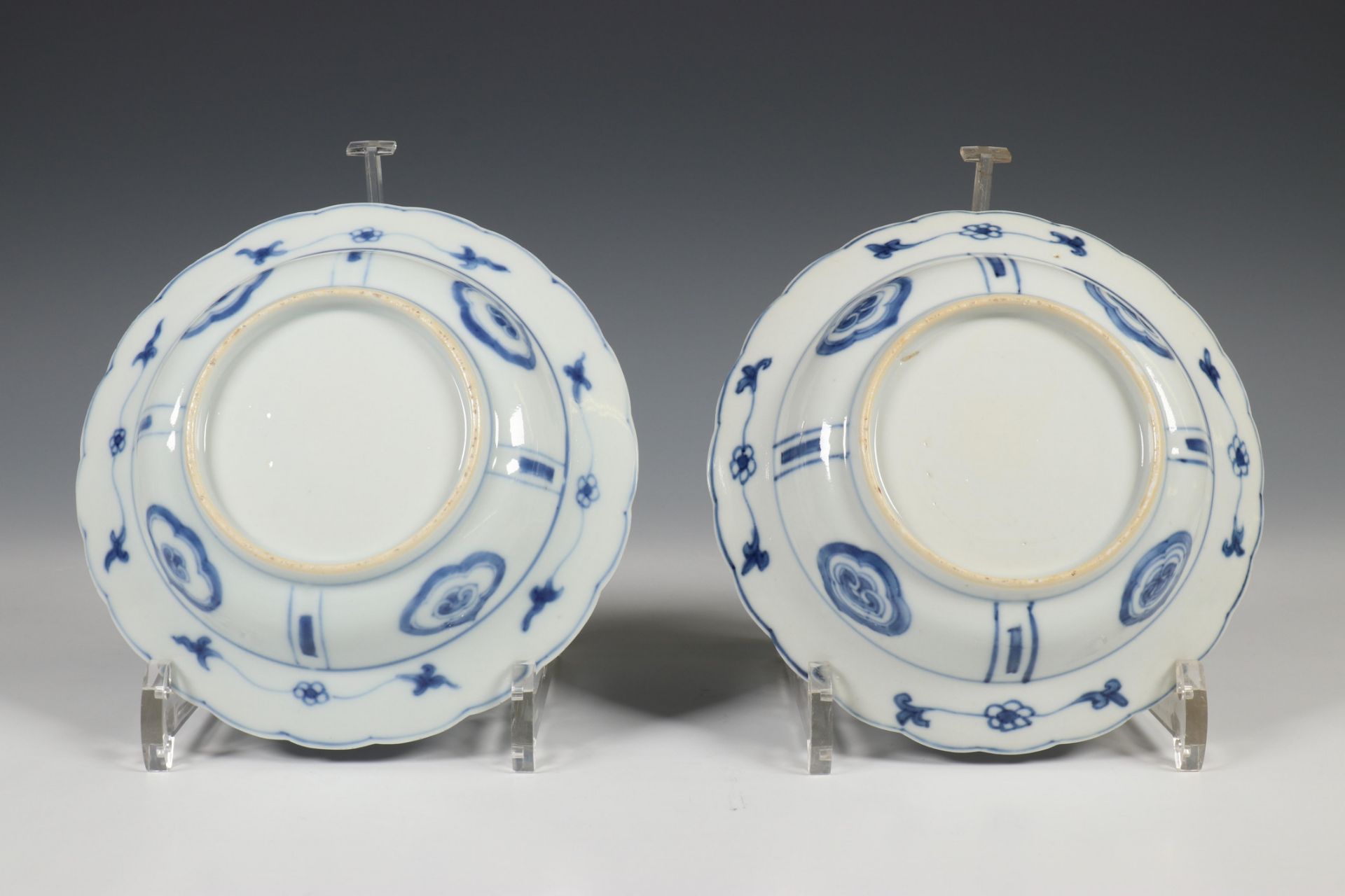 China, een paar blauw-wit porseleinen kommen, Kangxi, - Image 2 of 2