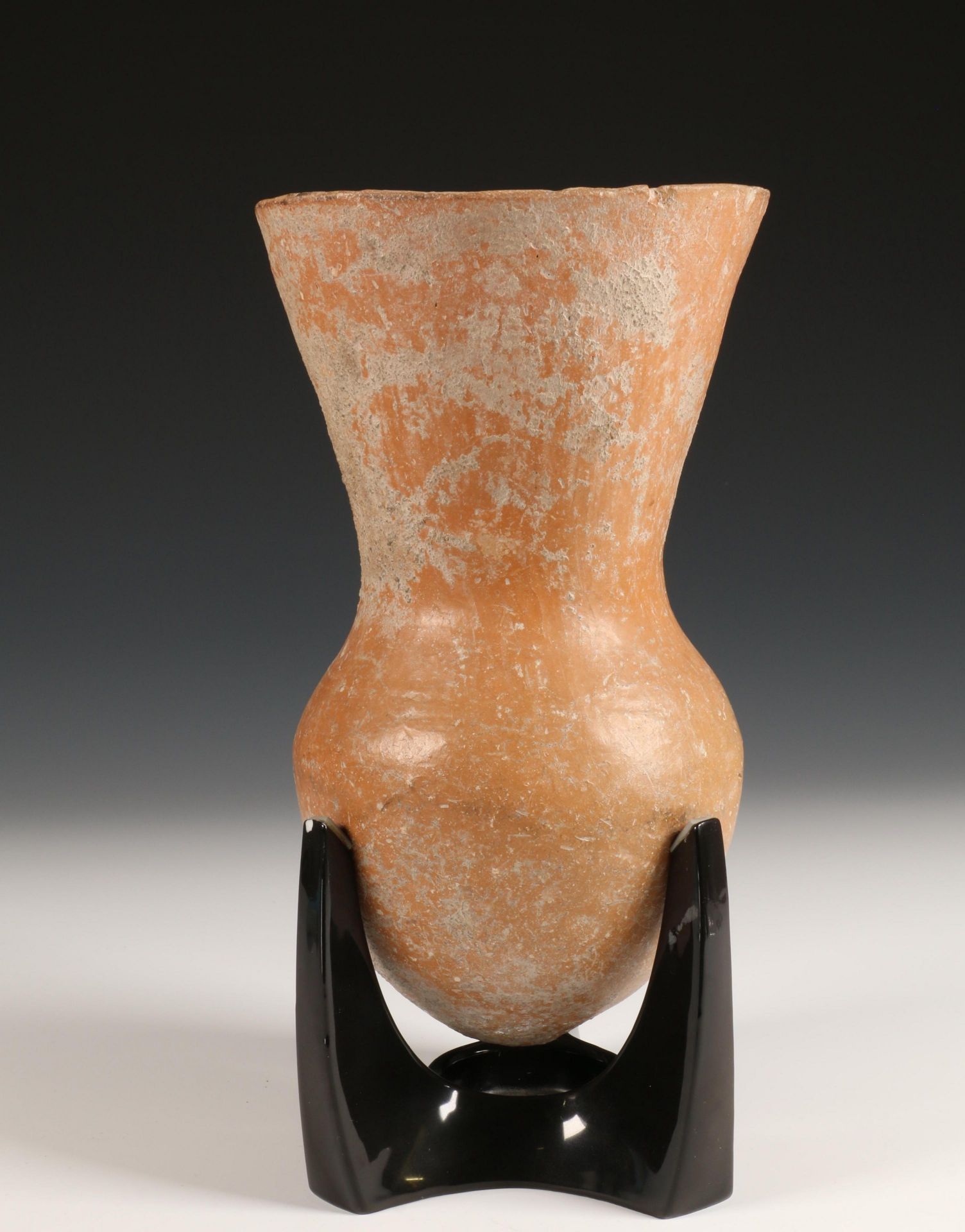 Hellenistic terracotta vase, 5th-4th century and a Roman fibula, 2nd century. - Image 5 of 5