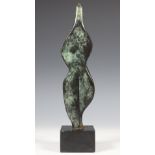Gloria Pecego (1954); groen gepatineerd bronzen sculptuur; 'Synergism';