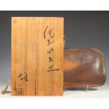 Japan, Living National Treasure Yu Fujiwara (1932-2001), rechthoekige Bizen keramiek schotel, laat S