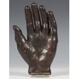 Bruin gepatineerd bronzen sculptuur 'Hand', 20e eeuw;