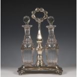 Kristallen olie- en azijnstel met houder en ovale theebus, 19e eeuw