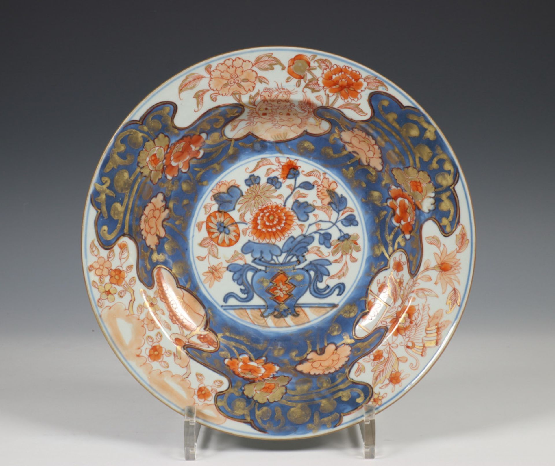 China, een set van zes Imari porseleinen borden, 18e eeuw, - Image 16 of 20