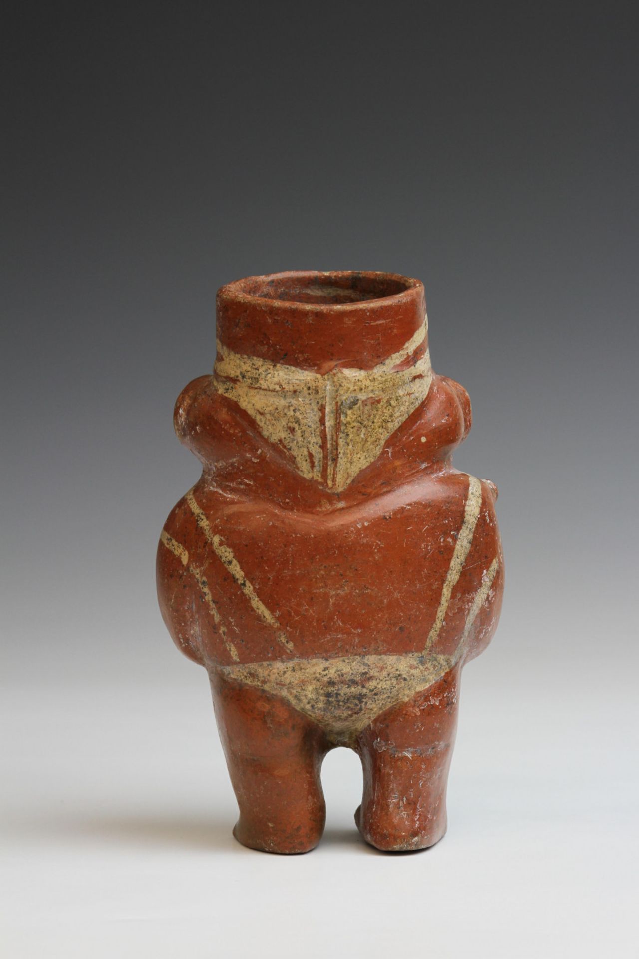 Peru, Moche, a painted terracotta figure cup, 100-750 - Bild 5 aus 6