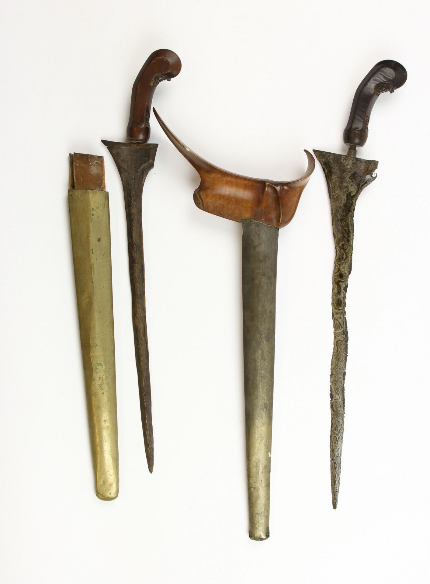 A collection of five Javanese keris, - Image 5 of 14