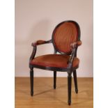 Zwart gelakt houten medallion-fauteuil in Louis XVI-stijl,