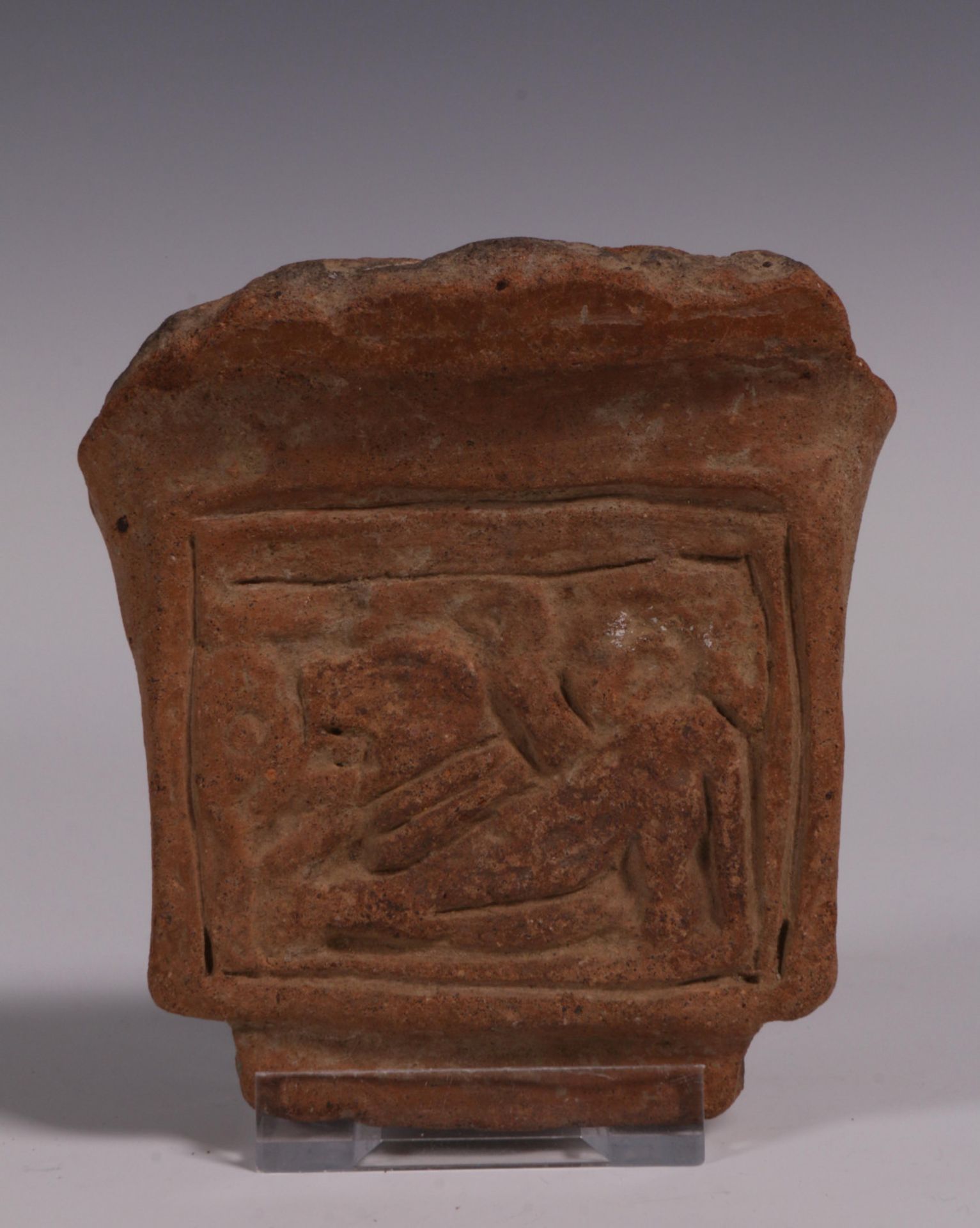Antique terracotta fragment with relief decoration of a dog and an seated figure, possibly Greek. - Bild 6 aus 6