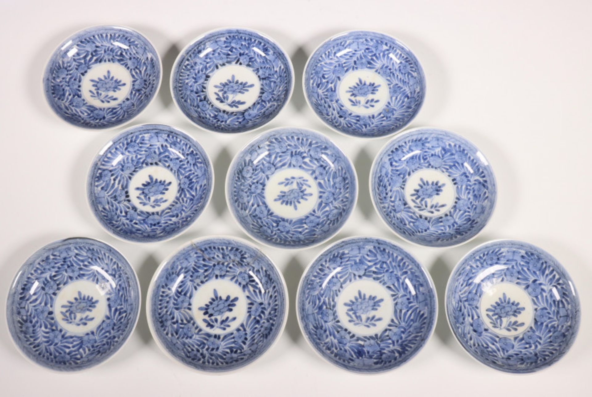 Japan, een set van acht blauw-wit porseleinen koppen en tien schotels, Meiji, - Bild 5 aus 6