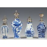 China, vier zilvergemonteerde blauw-wit porseleinen vaasjes, 18e eeuw,