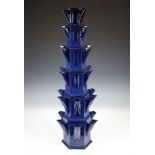 Jan van der Vaart (1931-2000), blauw geglazuurde aardewerk tulpenvaas, 1988;