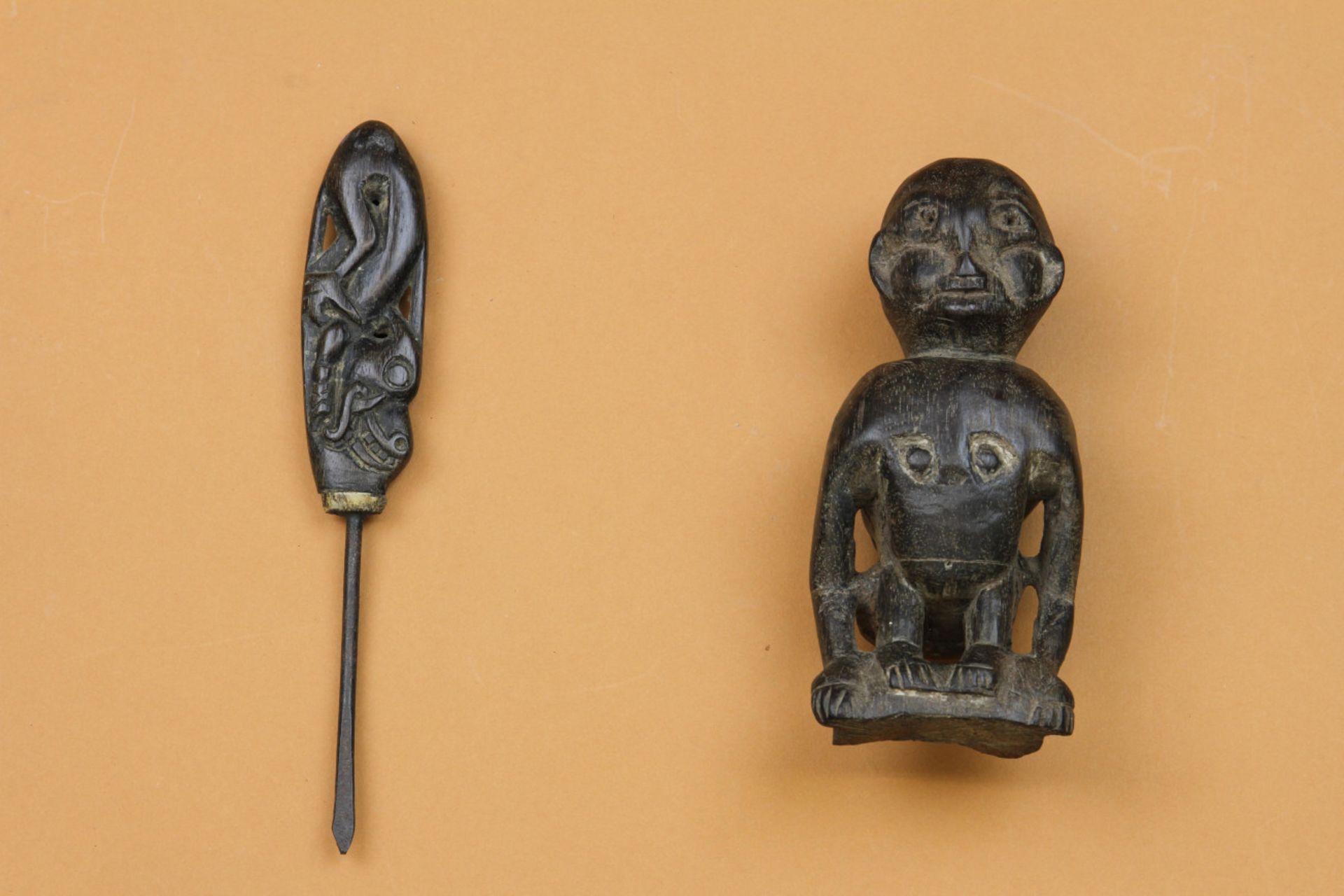 Dayak, braid prong and a carved wooden animal figure and Batak, a shaman book. - Image 3 of 5