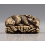 Japan, een ivoren netsuke in de vorm van een rat, 19e eeuw,