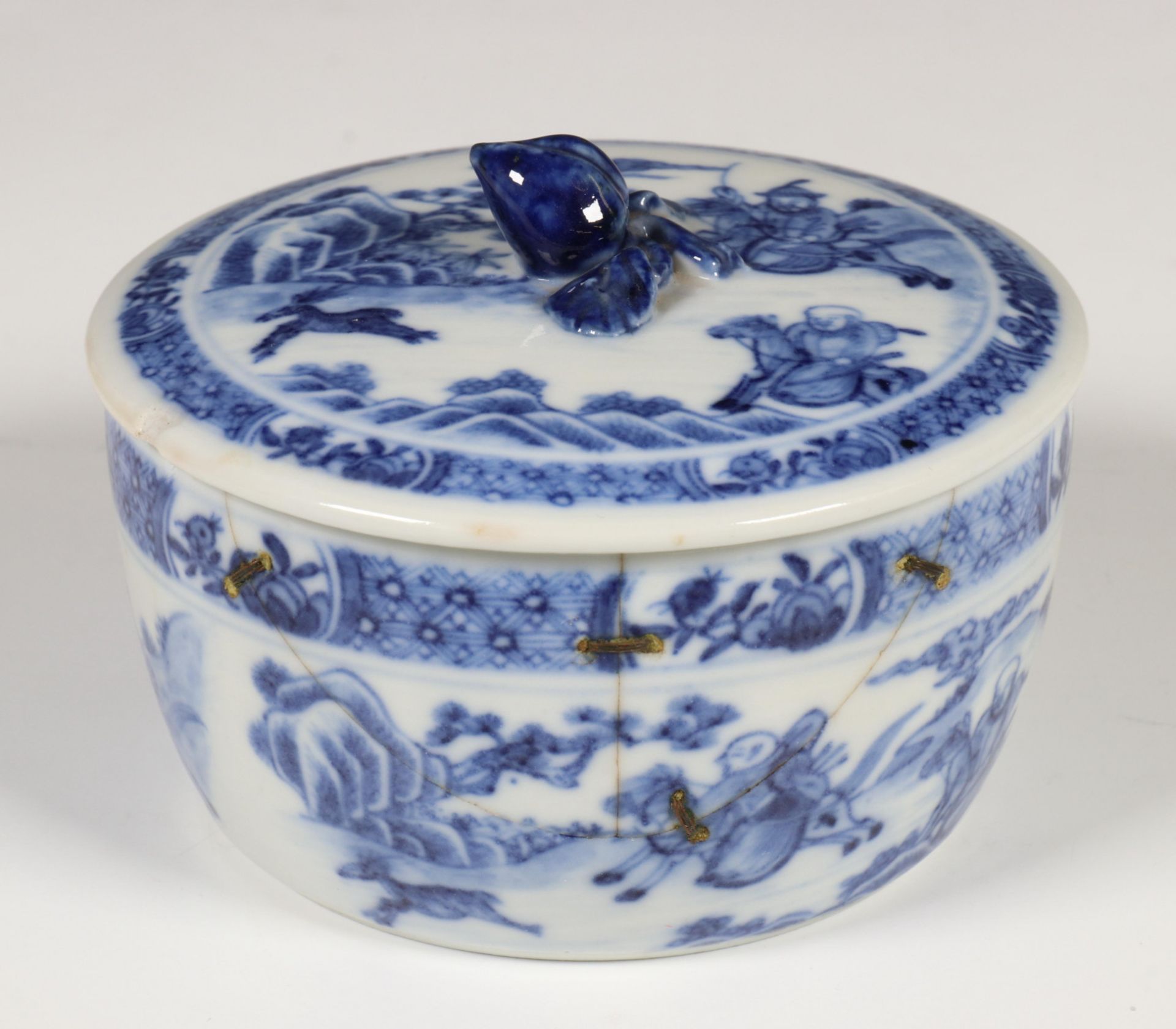 China, een blauw-wit porseleinen serviesgedeelte, laat Qing-dynastie, - Bild 25 aus 44