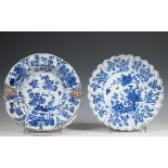 China, twee blauw-wit porseleinen bordjes, Kangxi,