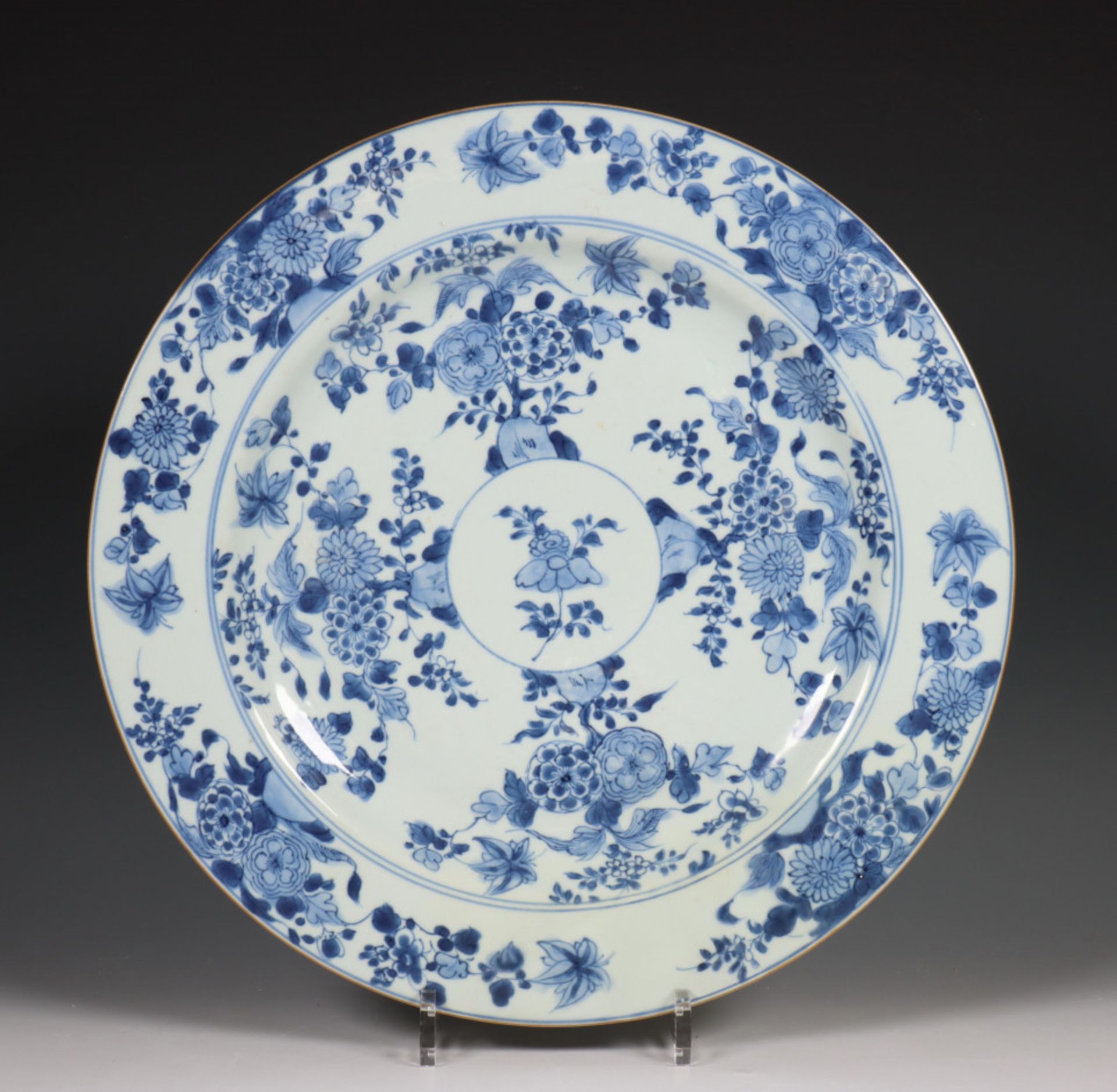 China, paar blauw-wit porseleinen schotels, laat Kangxi, 18e eeuw, - Bild 5 aus 9