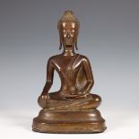 Laos, een bronzen figuur van Boeddha, ca. 17e eeuw,