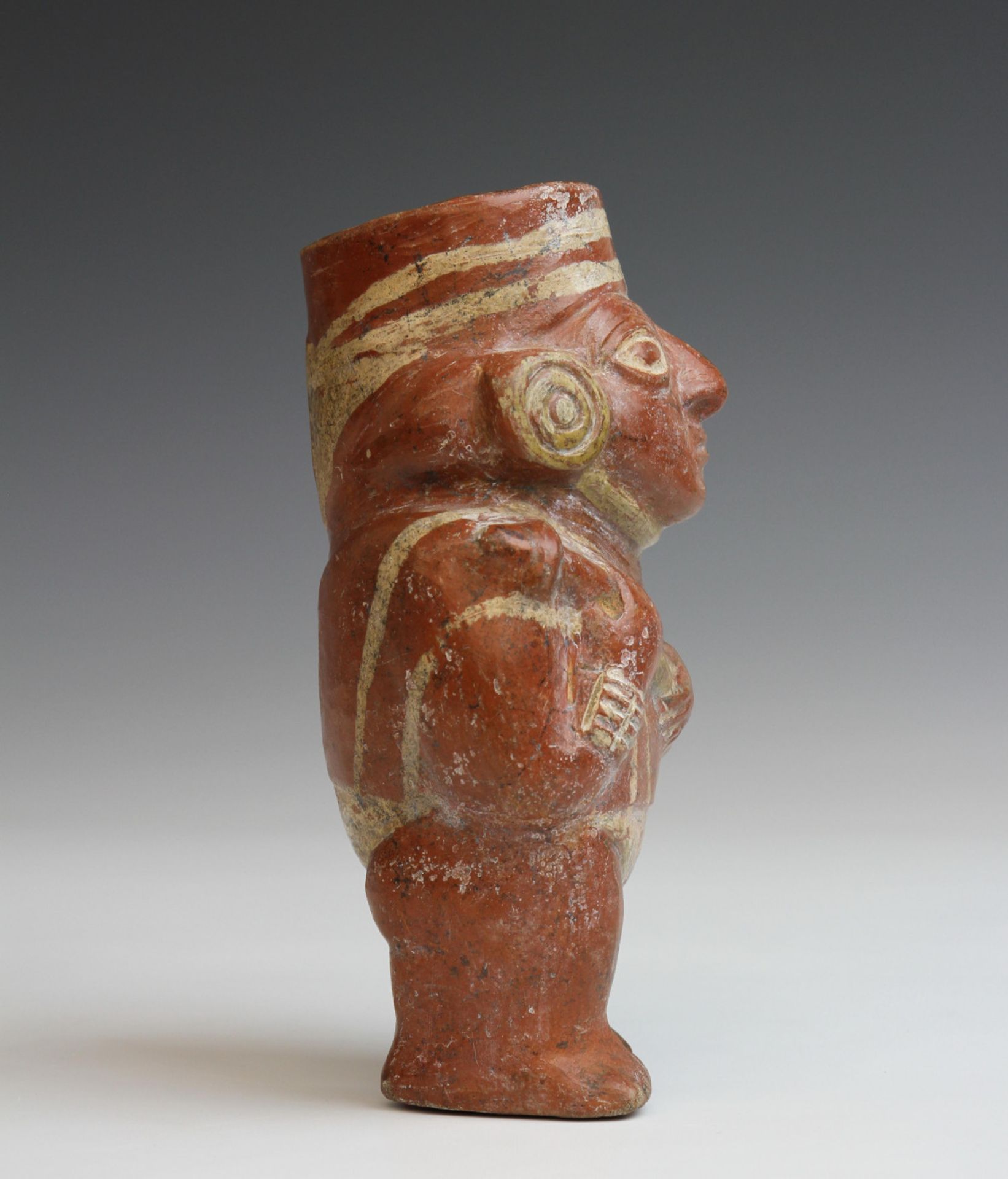 Peru, Moche, a painted terracotta figure cup, 100-750 - Bild 2 aus 6