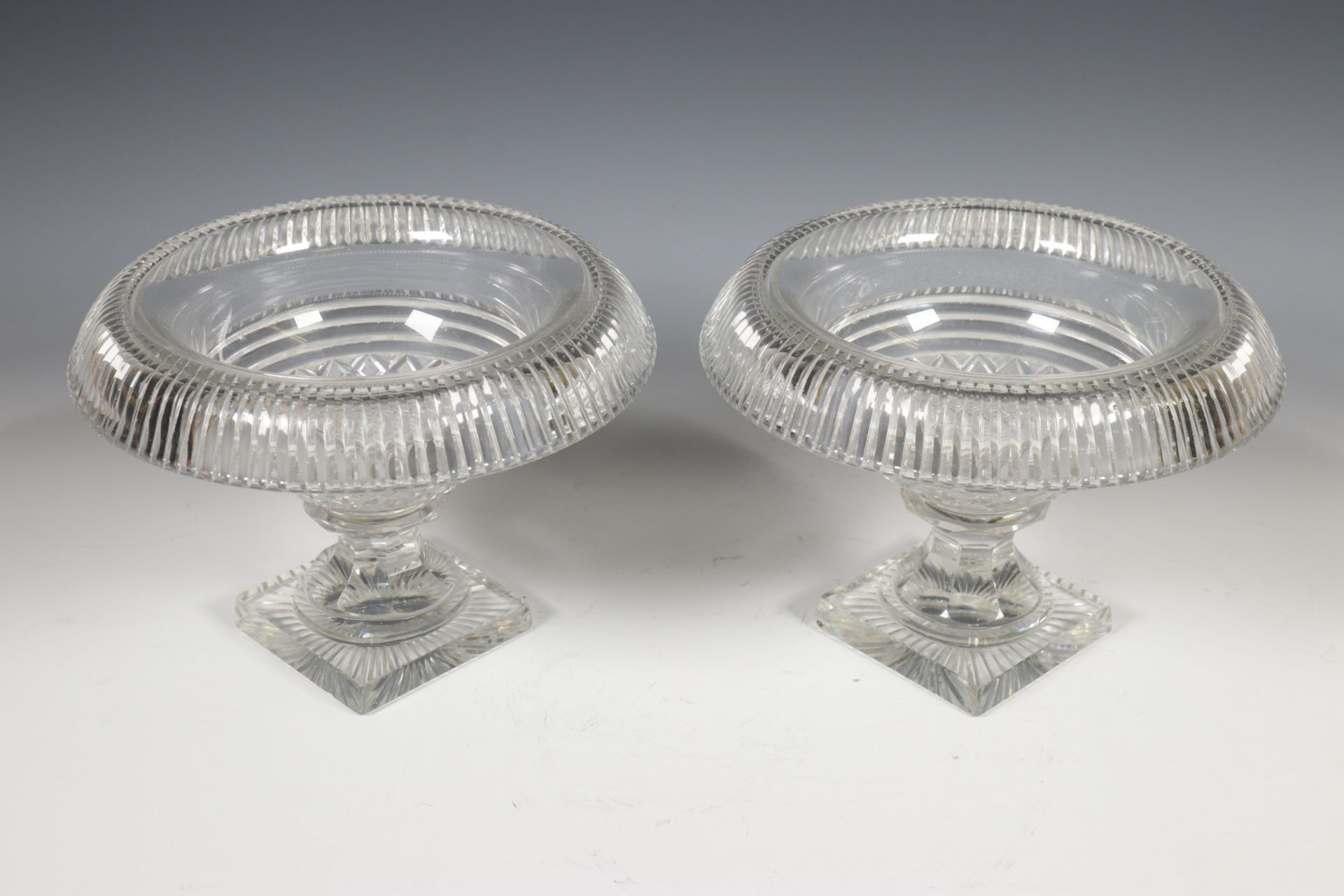 Paar kristallen geslepen coupes, 19e eeuw; - Image 2 of 2