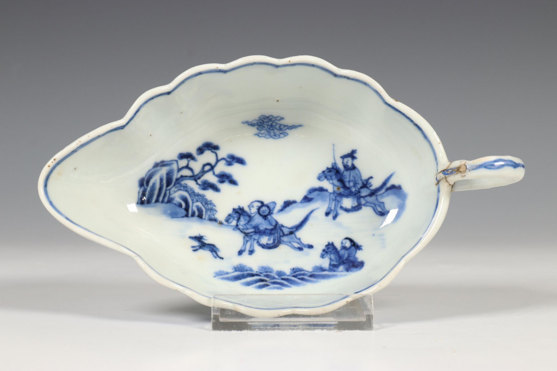 China, een blauw-wit porseleinen serviesgedeelte, laat Qing-dynastie, - Bild 39 aus 44