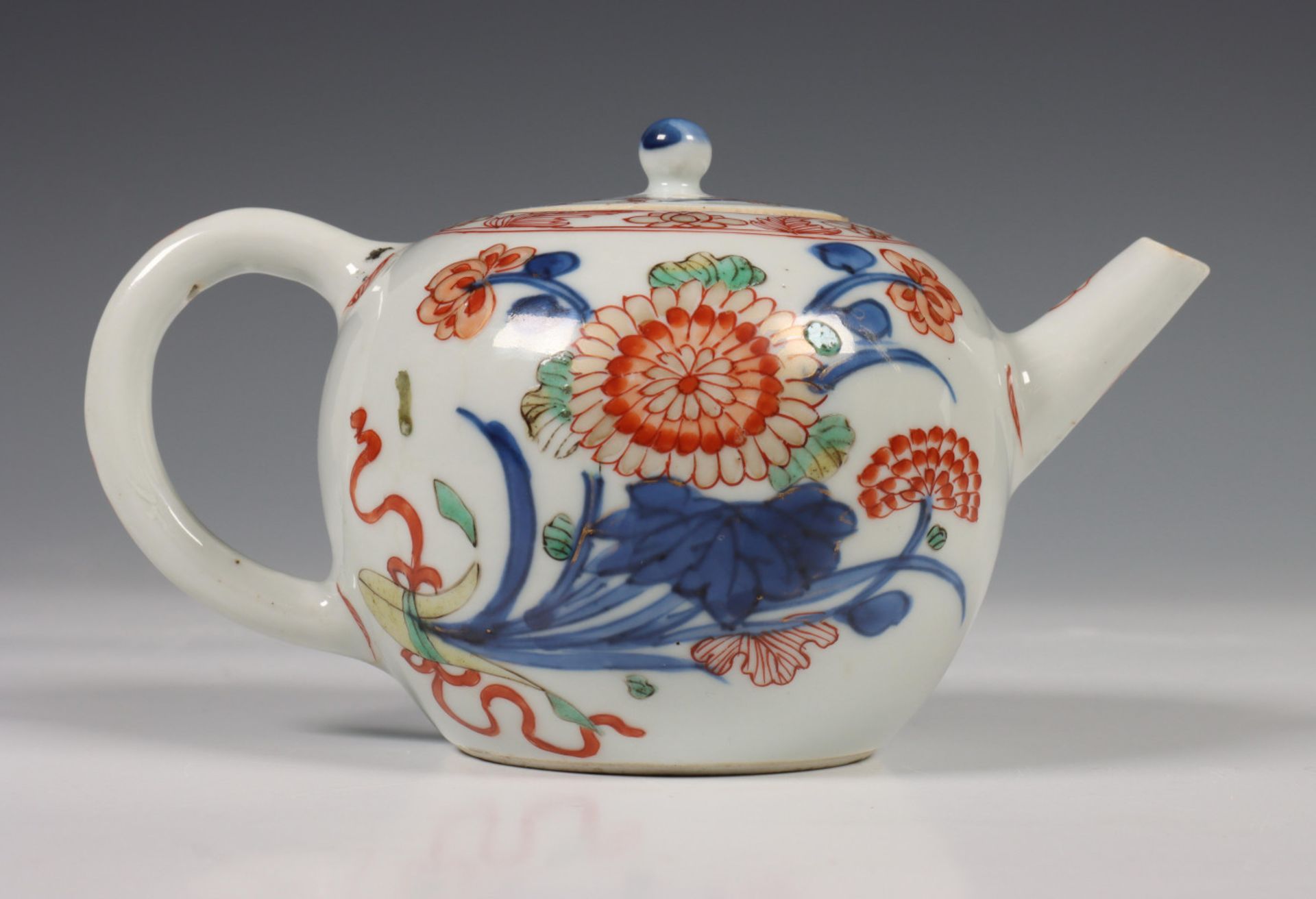 China, Imari trekpotje, 18e eeuw, - Image 4 of 16